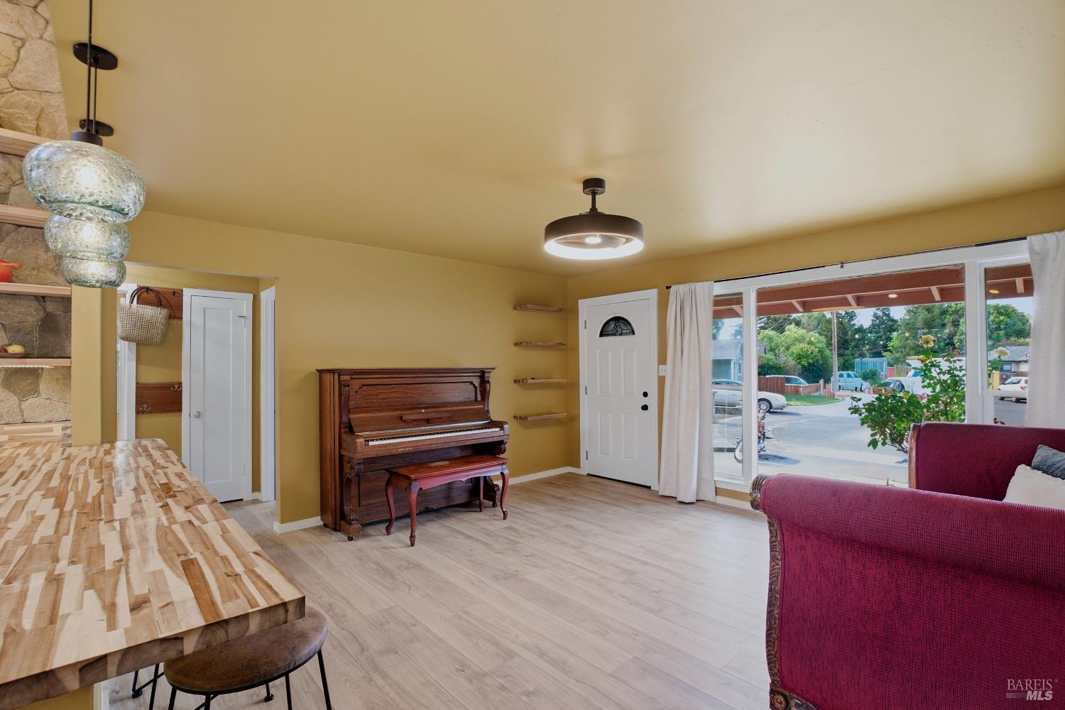2720 Hilltop Drive