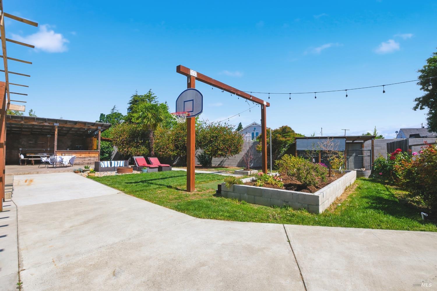 2720 Hilltop Drive