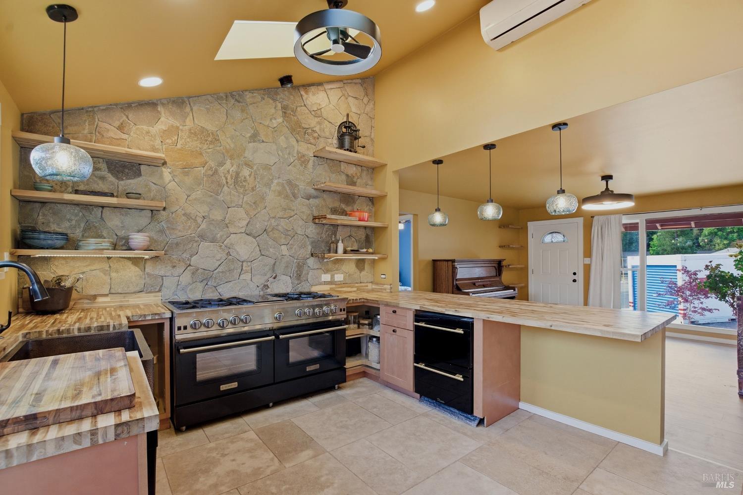 2720 Hilltop Drive