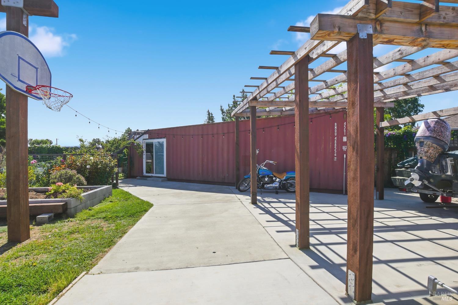 2720 Hilltop Drive