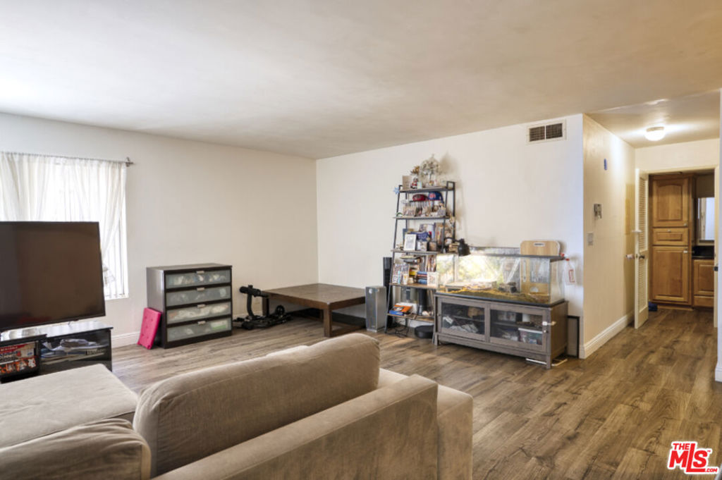 525 S La Fayette Park Place 207