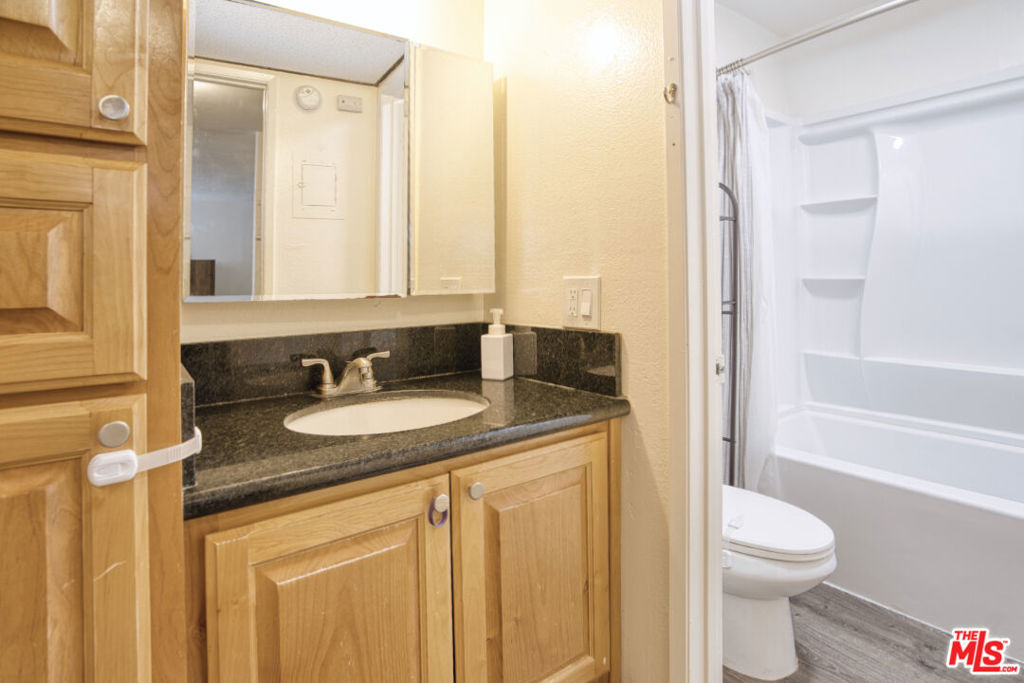 525 S La Fayette Park Place 207