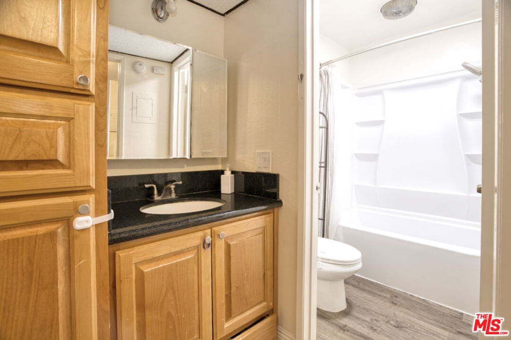 525 S La Fayette Park Place 207