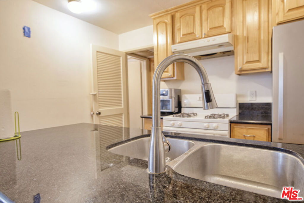 525 S La Fayette Park Place 207