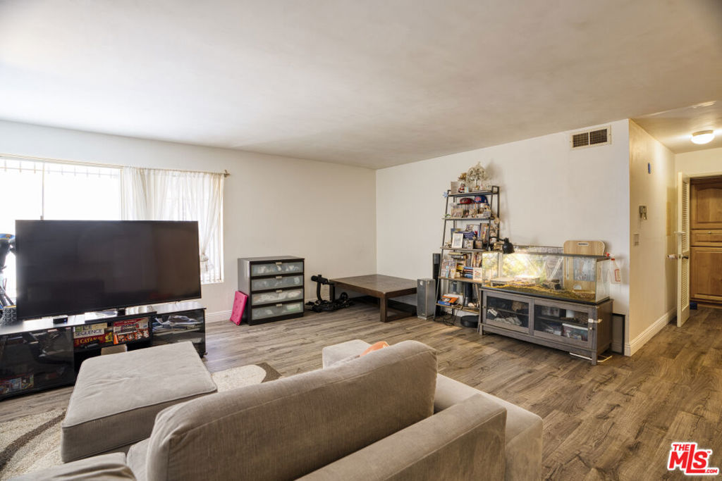 525 S La Fayette Park Place 207