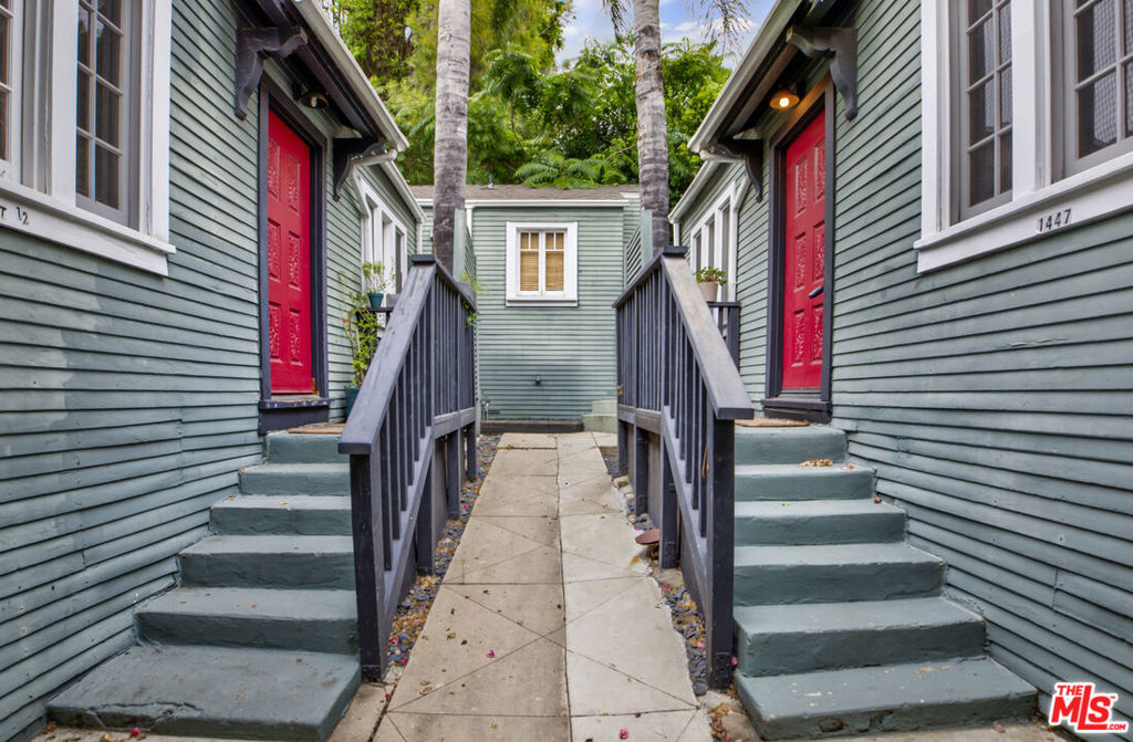 1445 Calumet Avenue