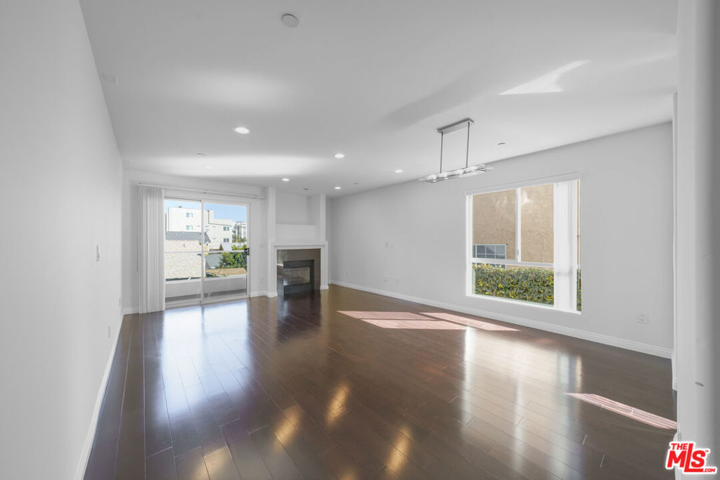 1150 S Oxford Avenue 102