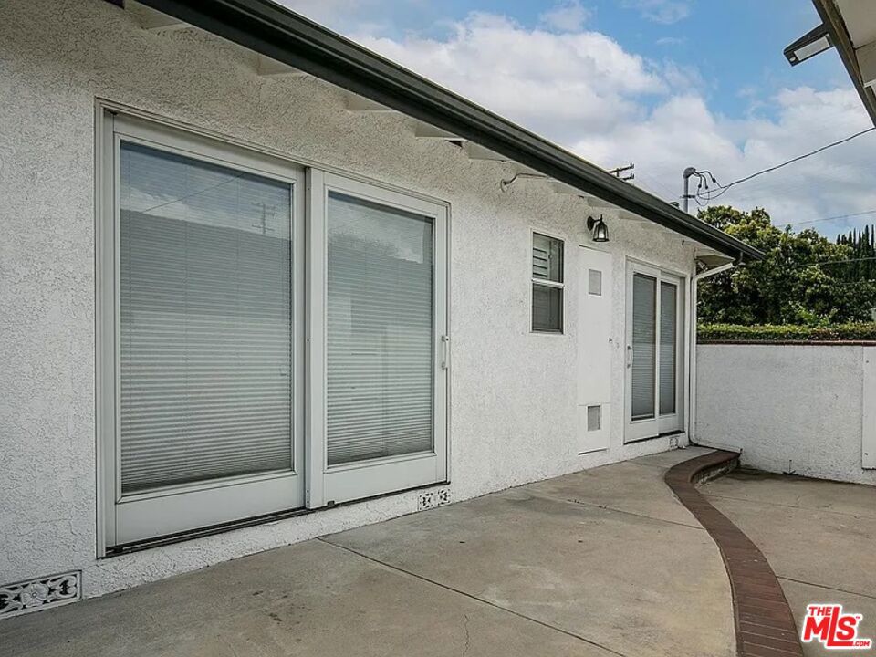 6302 N San Gabriel Boulevard