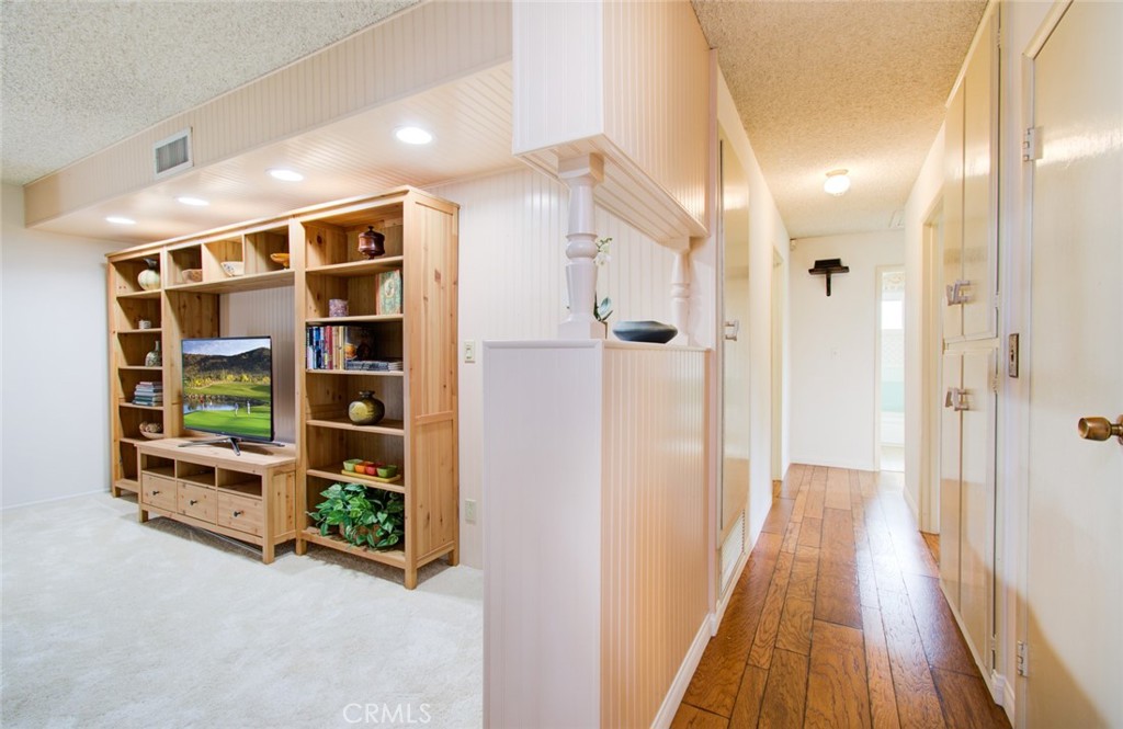 2954 Gladstone Street