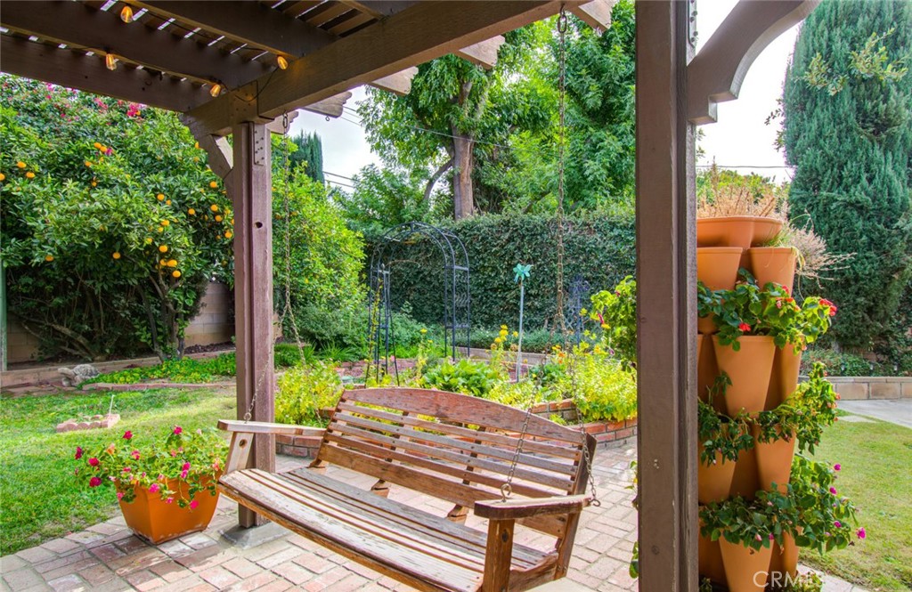 2954 Gladstone Street