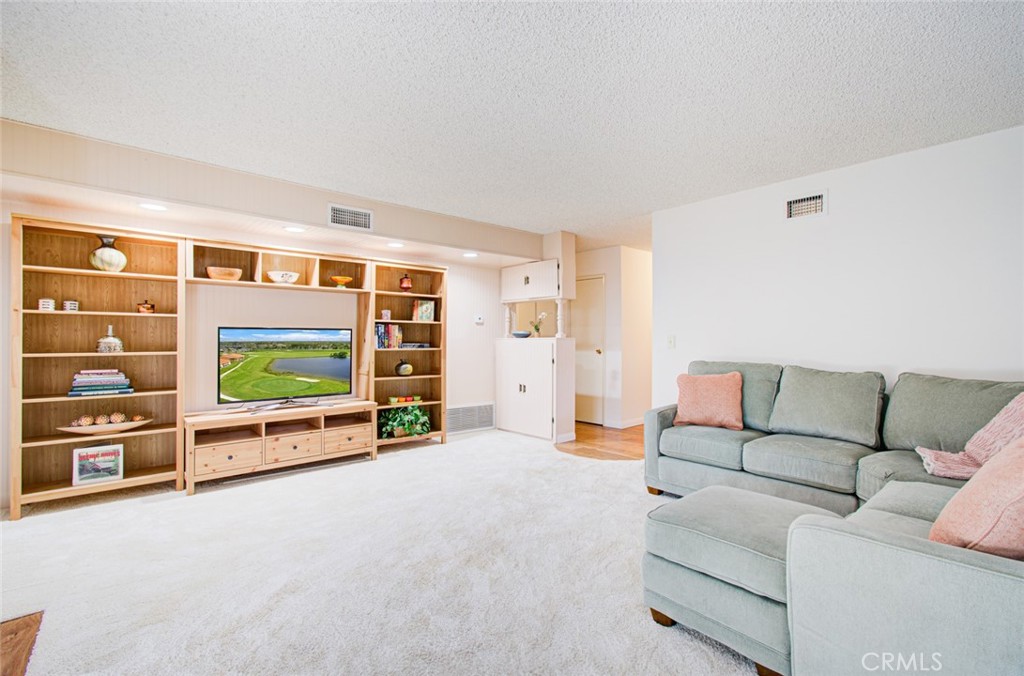 2954 Gladstone Street