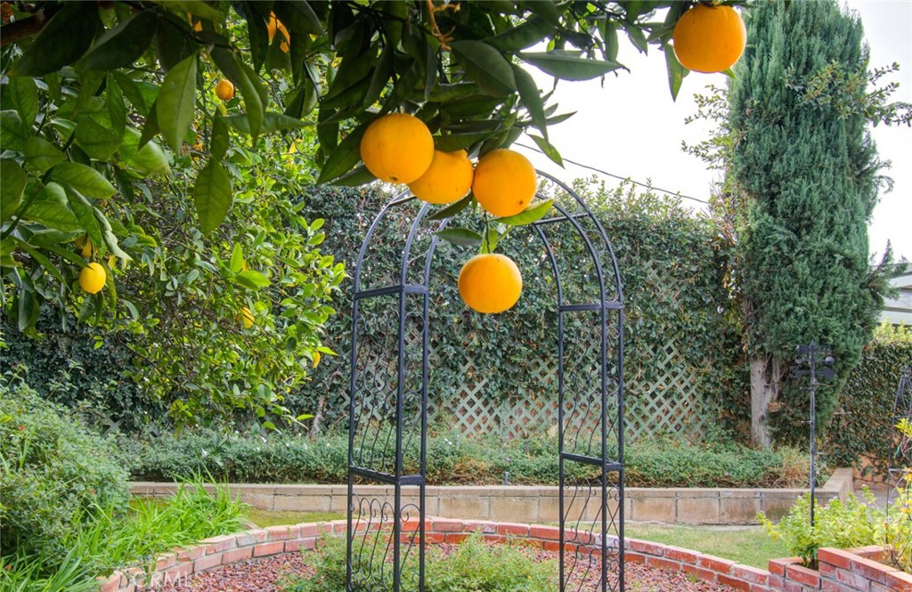 2954 Gladstone Street