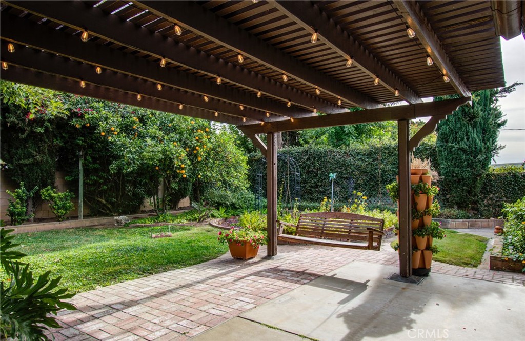 2954 Gladstone Street