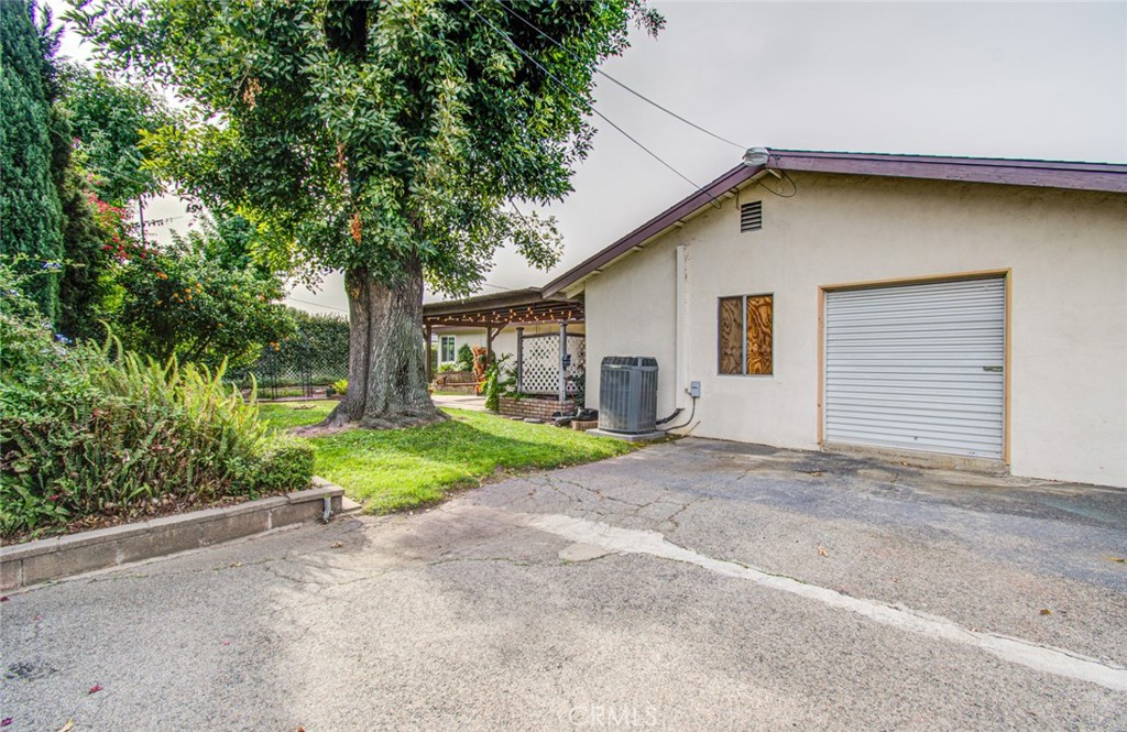 2954 Gladstone Street