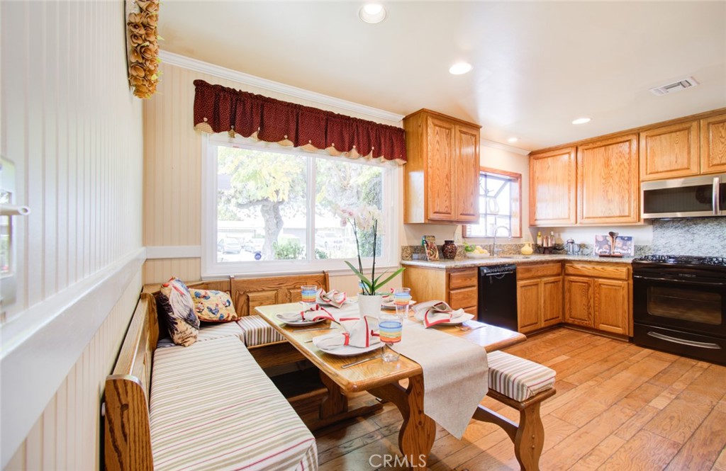 2954 Gladstone Street