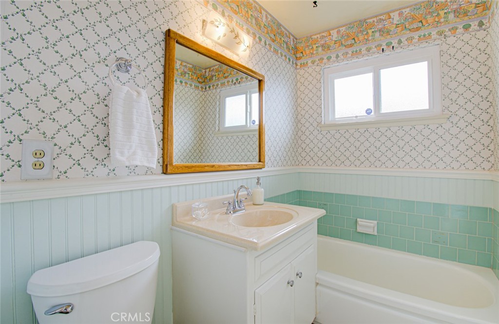 2954 Gladstone Street