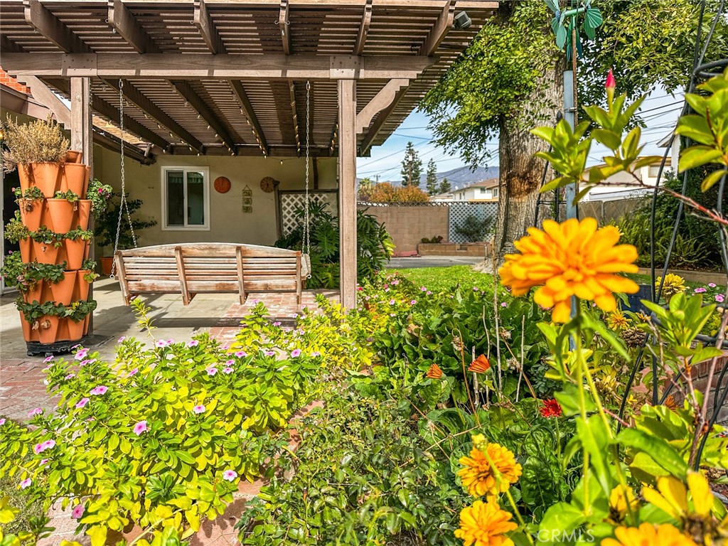 2954 Gladstone Street