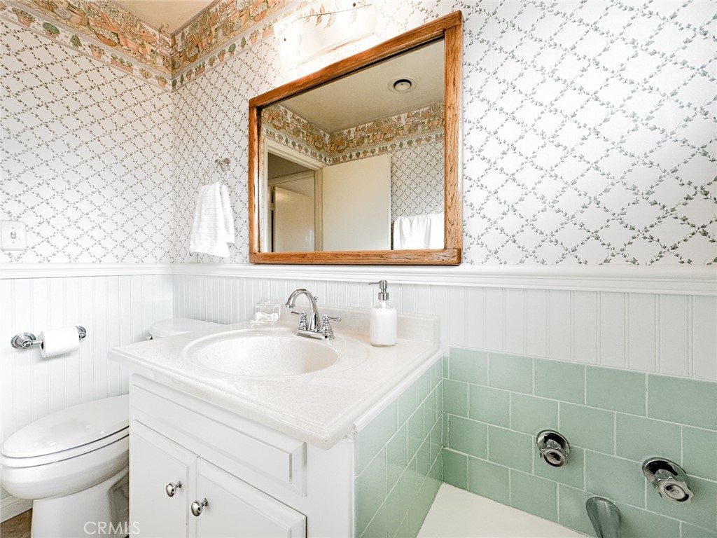 2954 Gladstone Street