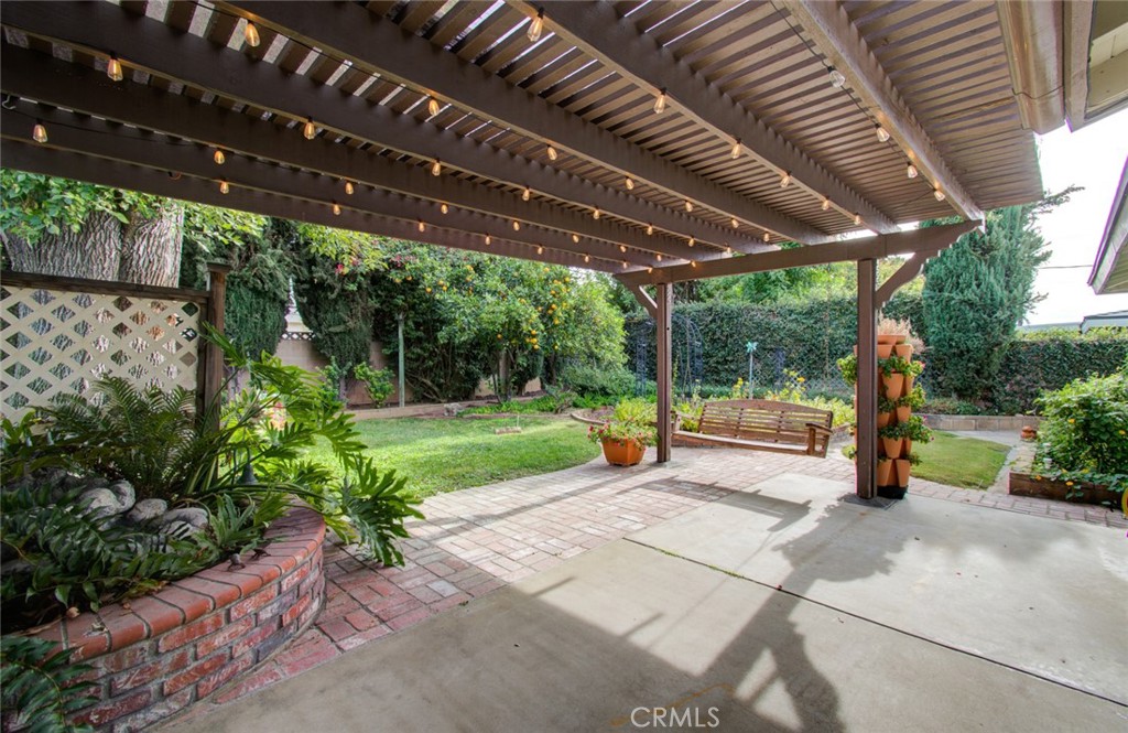 2954 Gladstone Street