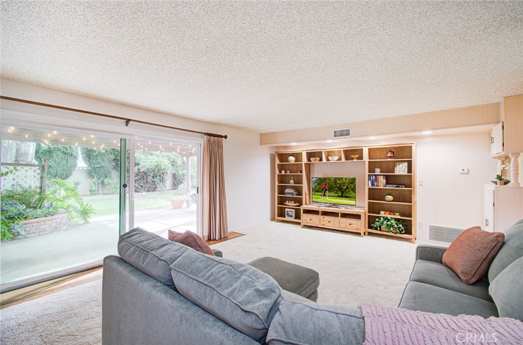 2954 Gladstone Street