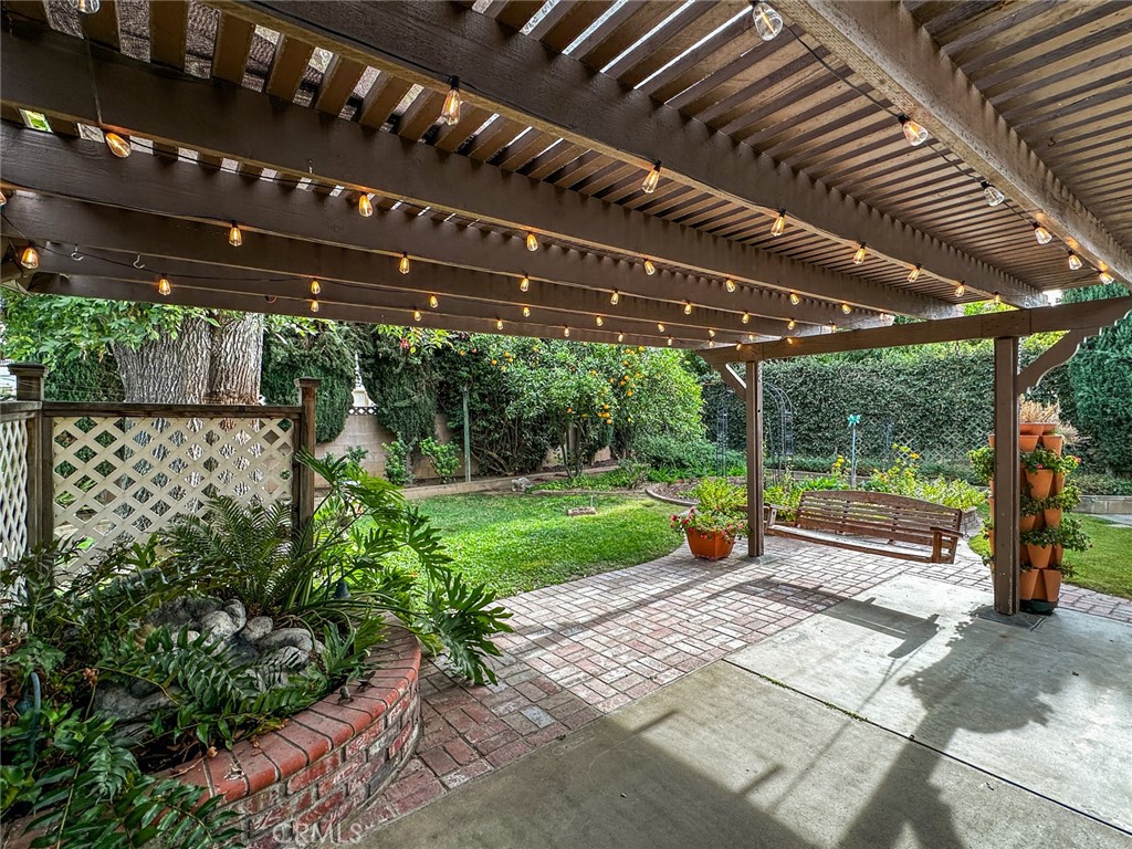 2954 Gladstone Street