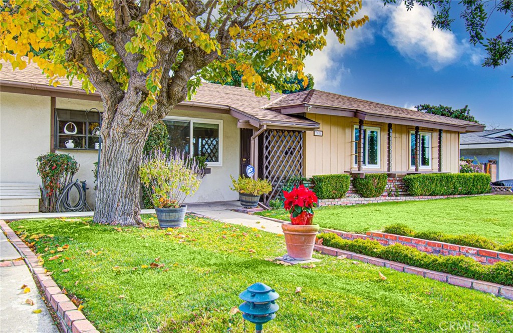 2954 Gladstone Street