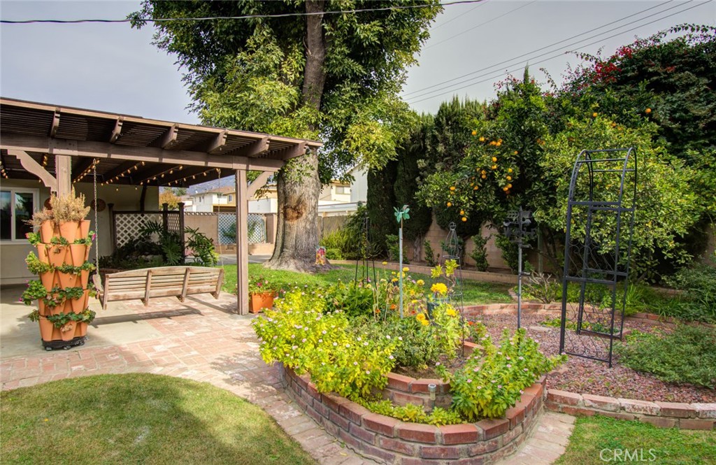 2954 Gladstone Street