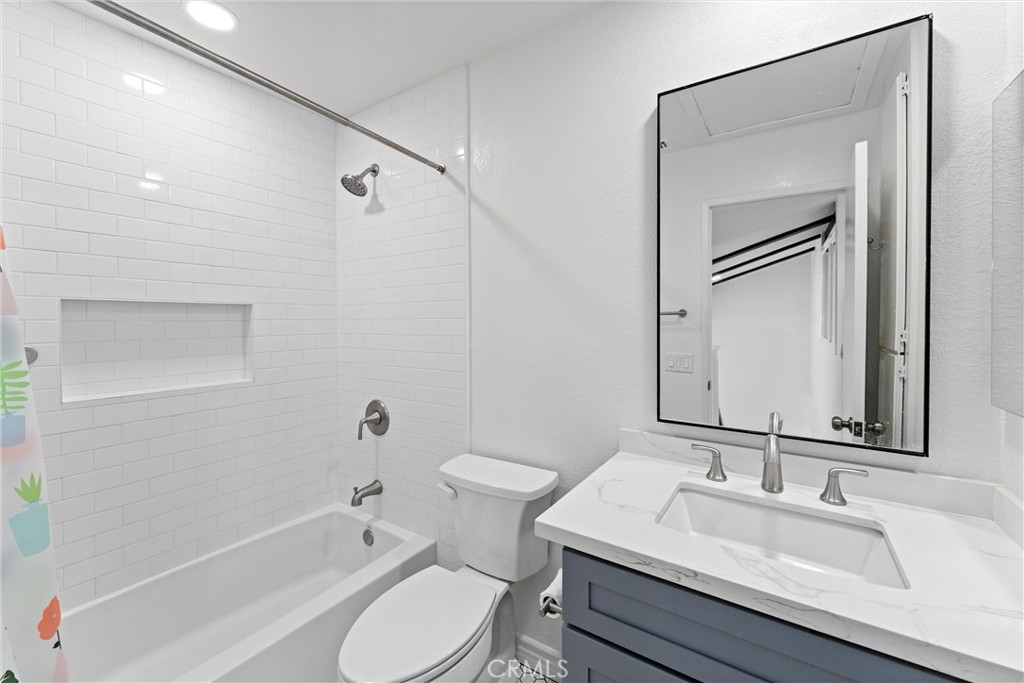 2317 Sandbar Drive 204