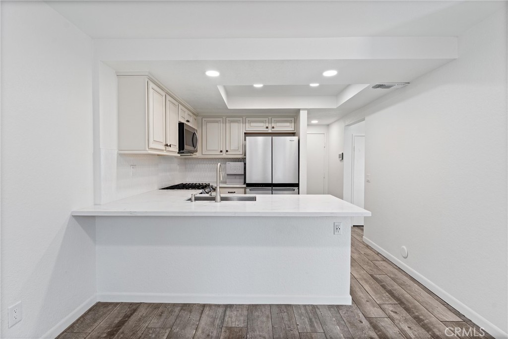 2317 Sandbar Drive 204