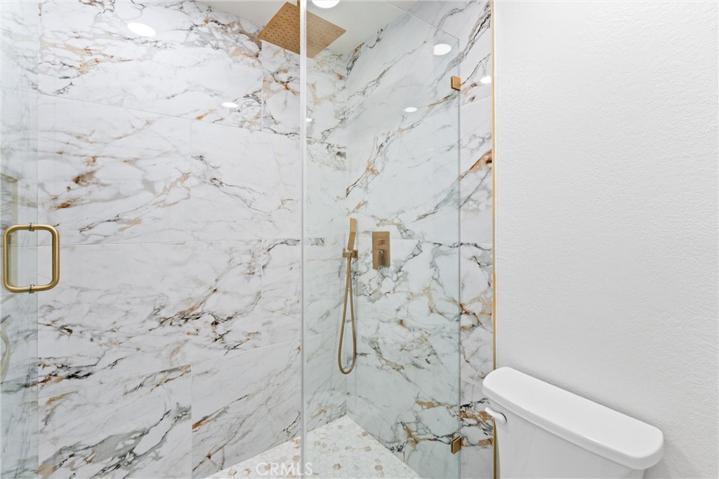 2317 Sandbar Drive 204