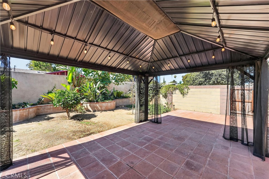 1218 W Gage