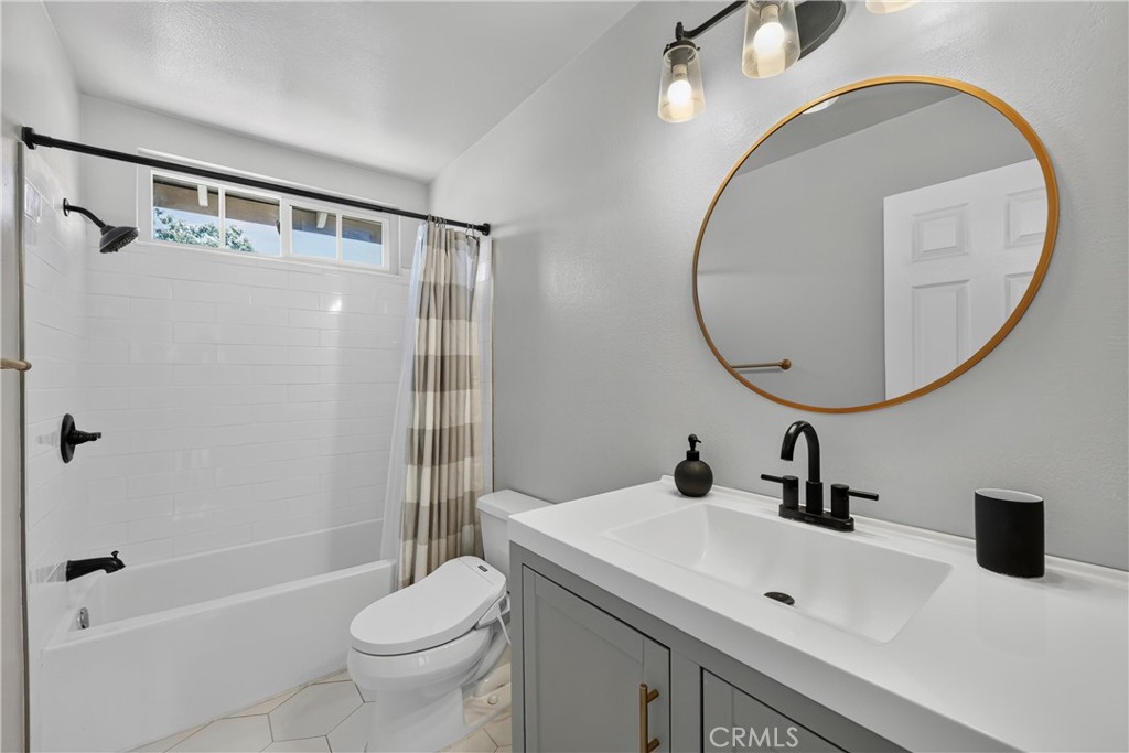1218 W Gage