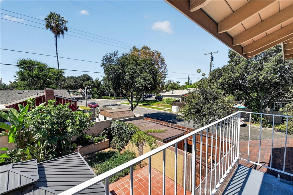 1218 W Gage