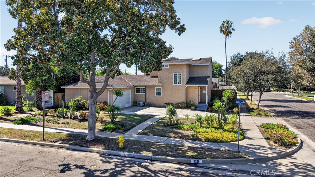 1218 W Gage