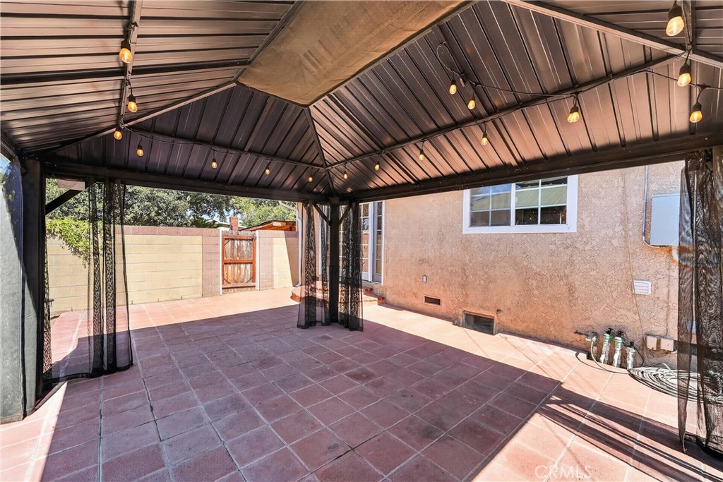 1218 W Gage