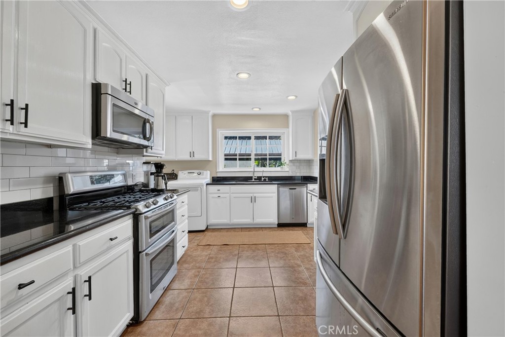 1218 W Gage