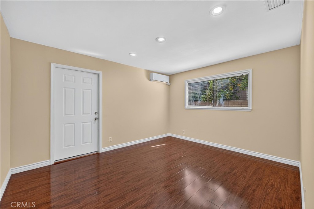 1218 W Gage