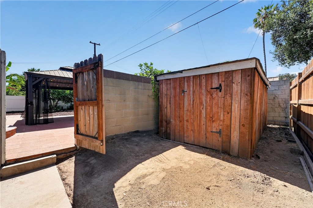 1218 W Gage