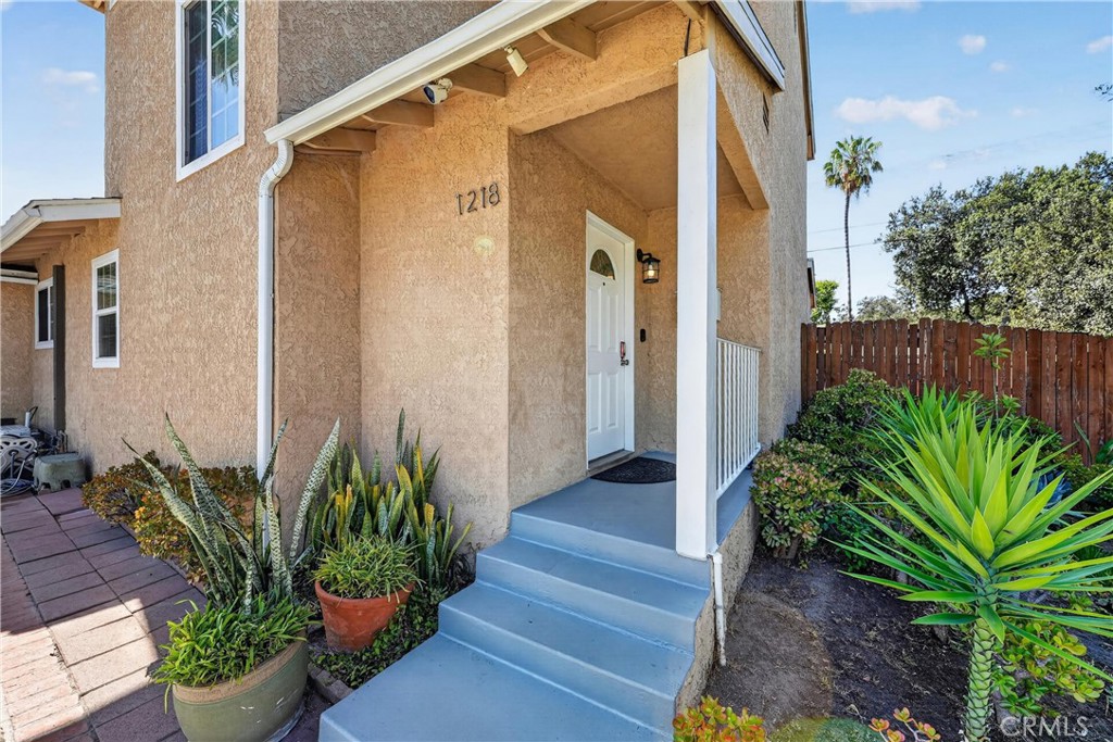 1218 W Gage