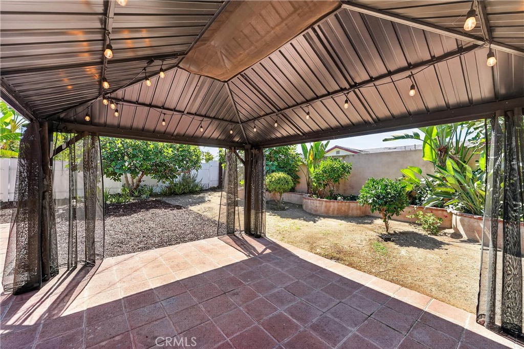 1218 W Gage