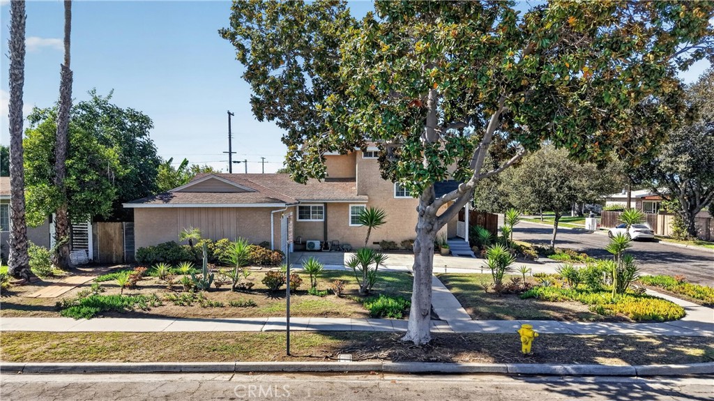 1218 W Gage
