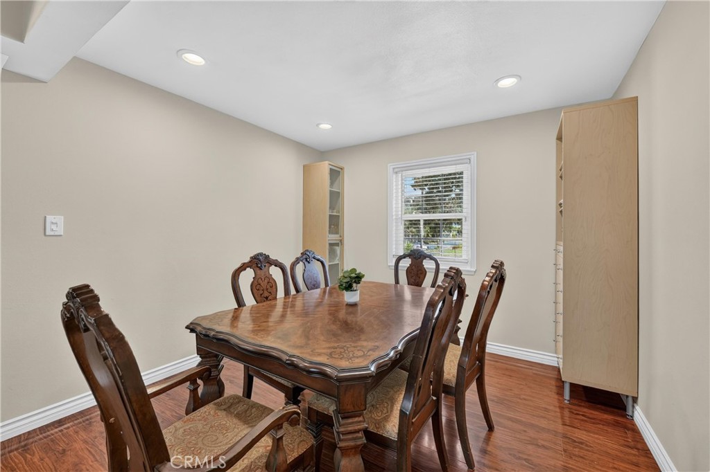 1218 W Gage