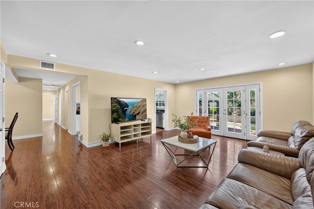 1218 W Gage