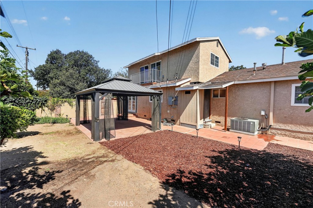 1218 W Gage