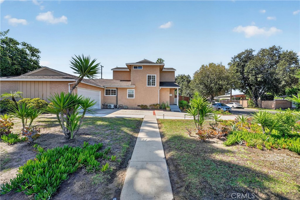 1218 W Gage