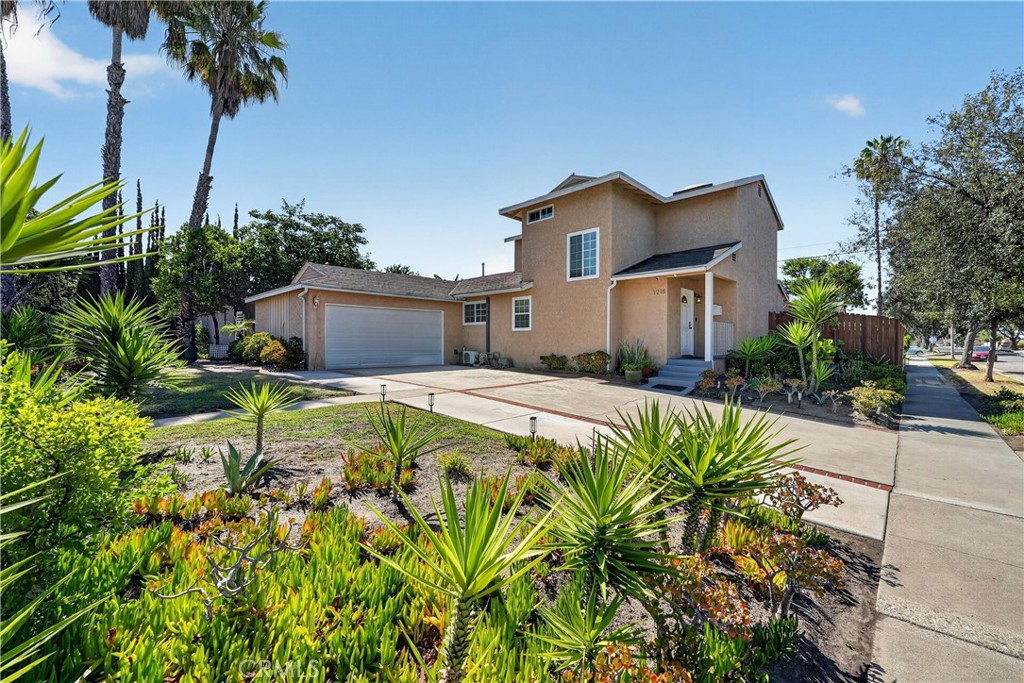 1218 W Gage
