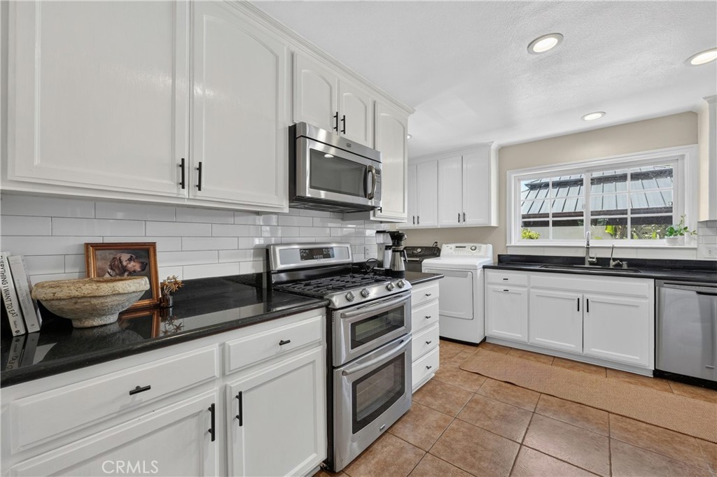1218 W Gage