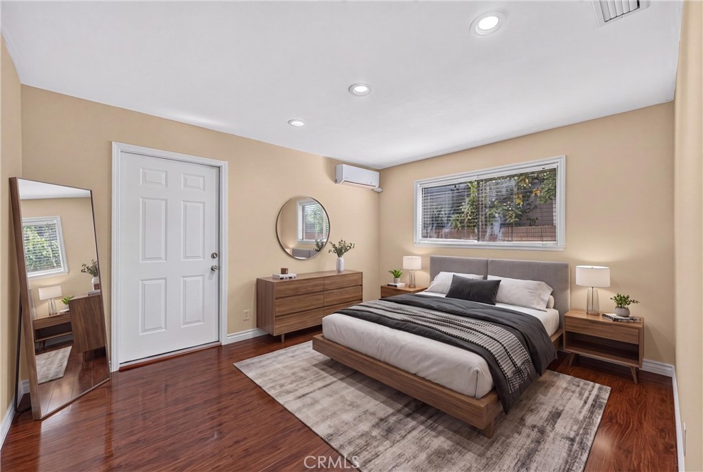 1218 W Gage
