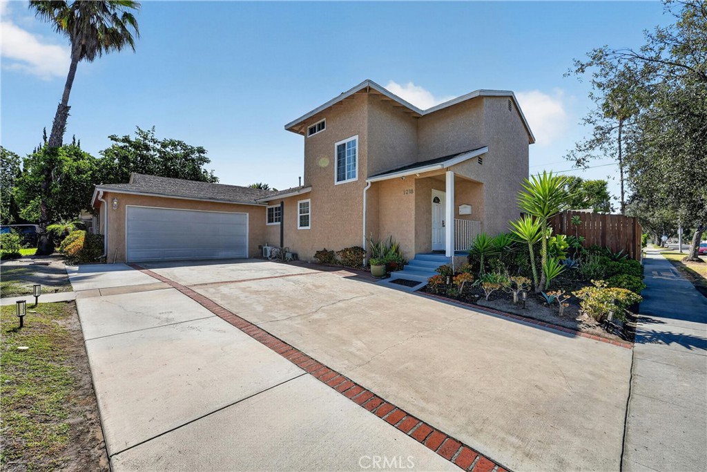 1218 W Gage