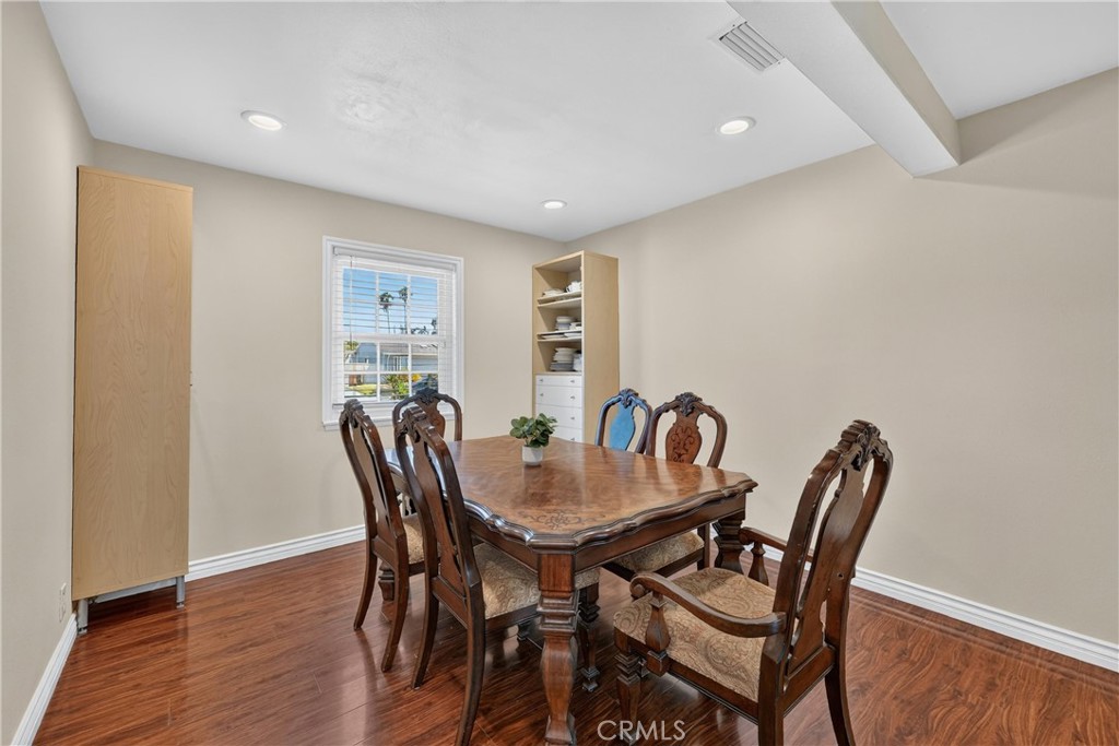 1218 W Gage